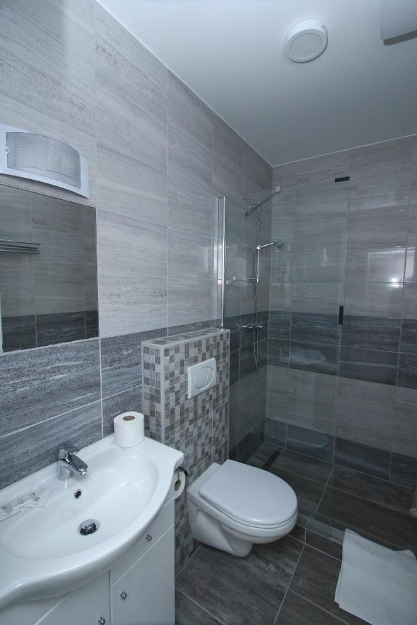 Komárom Hotel Aqua מראה חיצוני תמונה