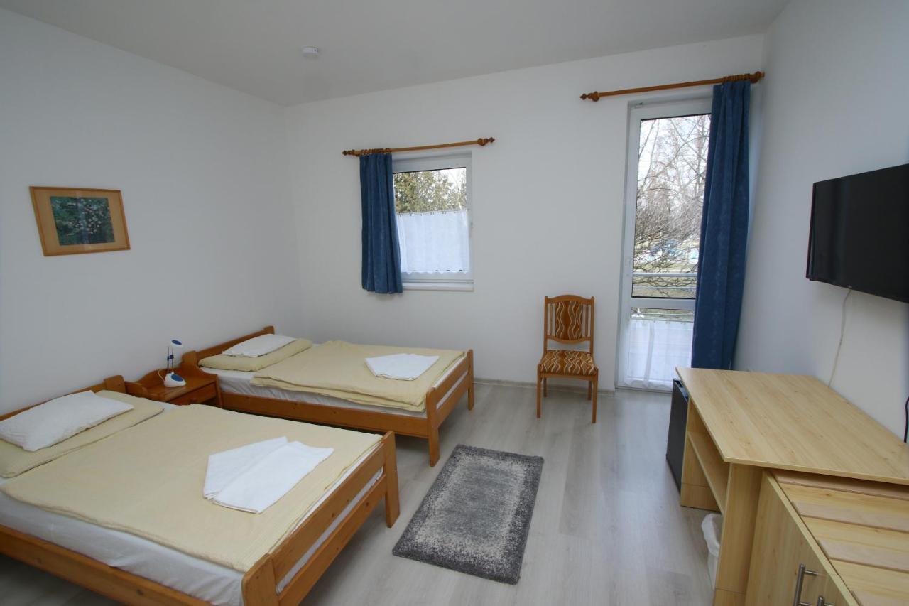 Komárom Hotel Aqua מראה חיצוני תמונה