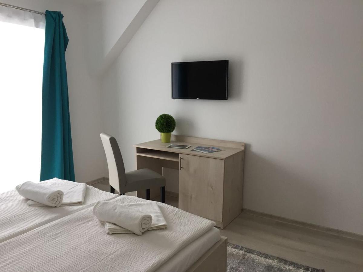 Komárom Hotel Aqua מראה חיצוני תמונה