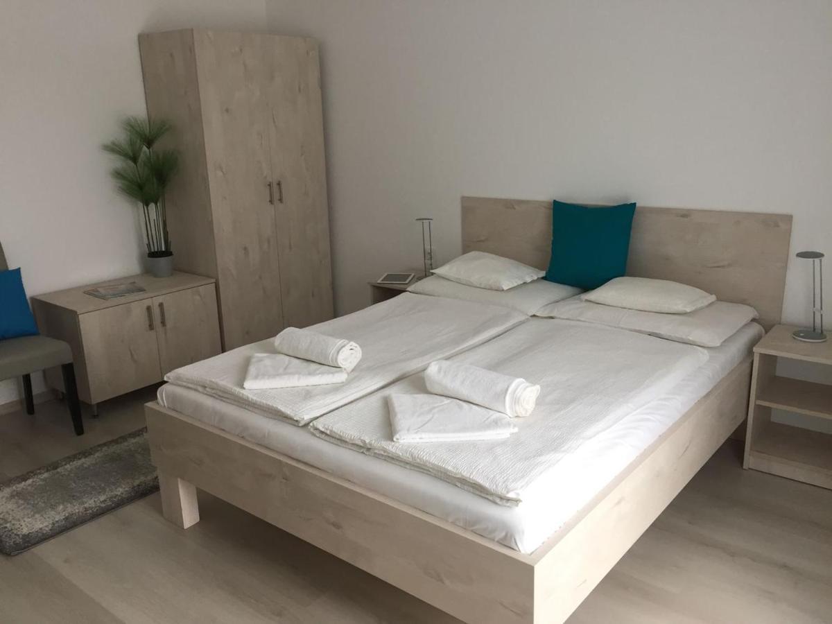 Komárom Hotel Aqua מראה חיצוני תמונה