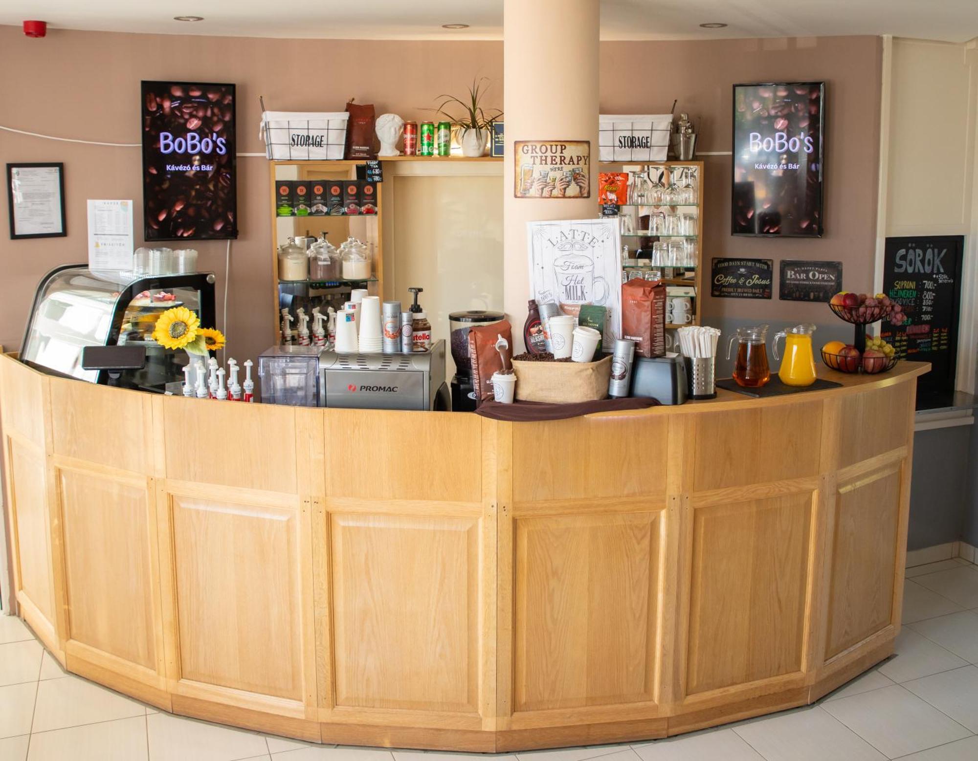 Komárom Hotel Aqua מראה חיצוני תמונה